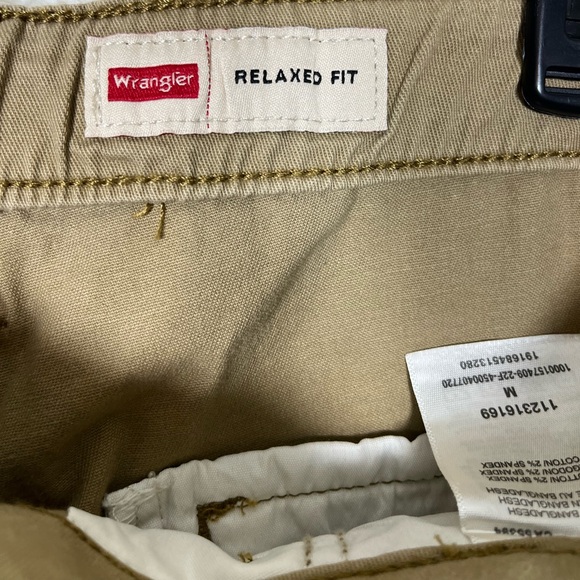 Wrangler Relaxed Fit Tan Cargo Shorts Size Medium - Picture 3 of 7